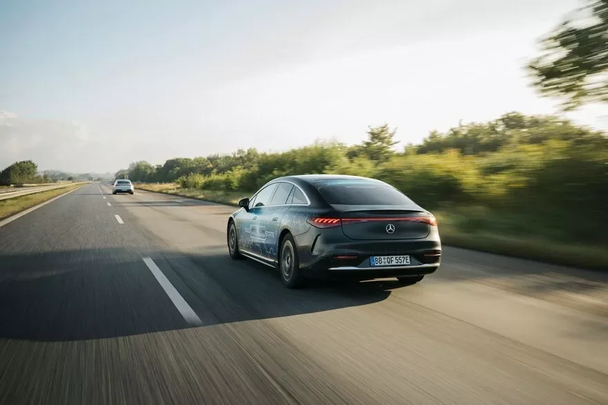 Mercedes-Benz'den Katı Hal Batarya Hamlesi — elektrikli araç bataryaları, Mercedes-Benz batarya teknolojisi, yeni nesil batarya hücreleri, ProLogium iş birliği
