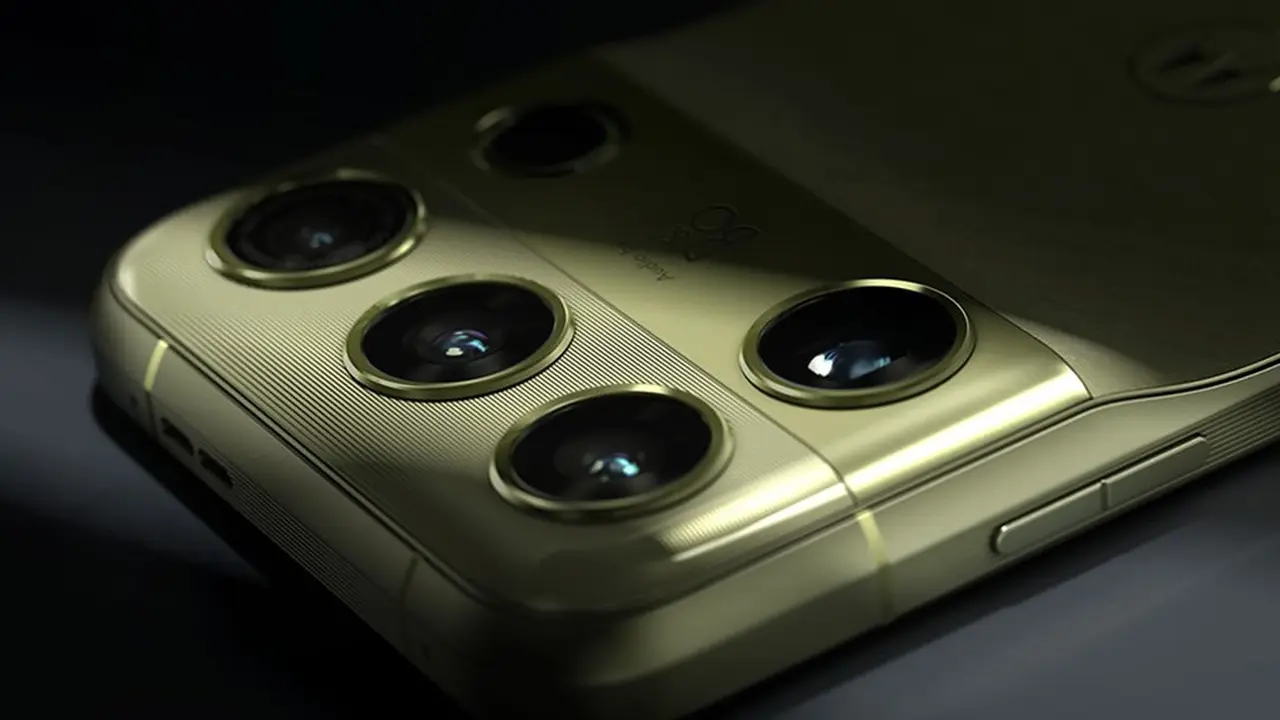 Motorola Sıra Dışı Tasarımlı Signature 27 Modelini Gösterdi