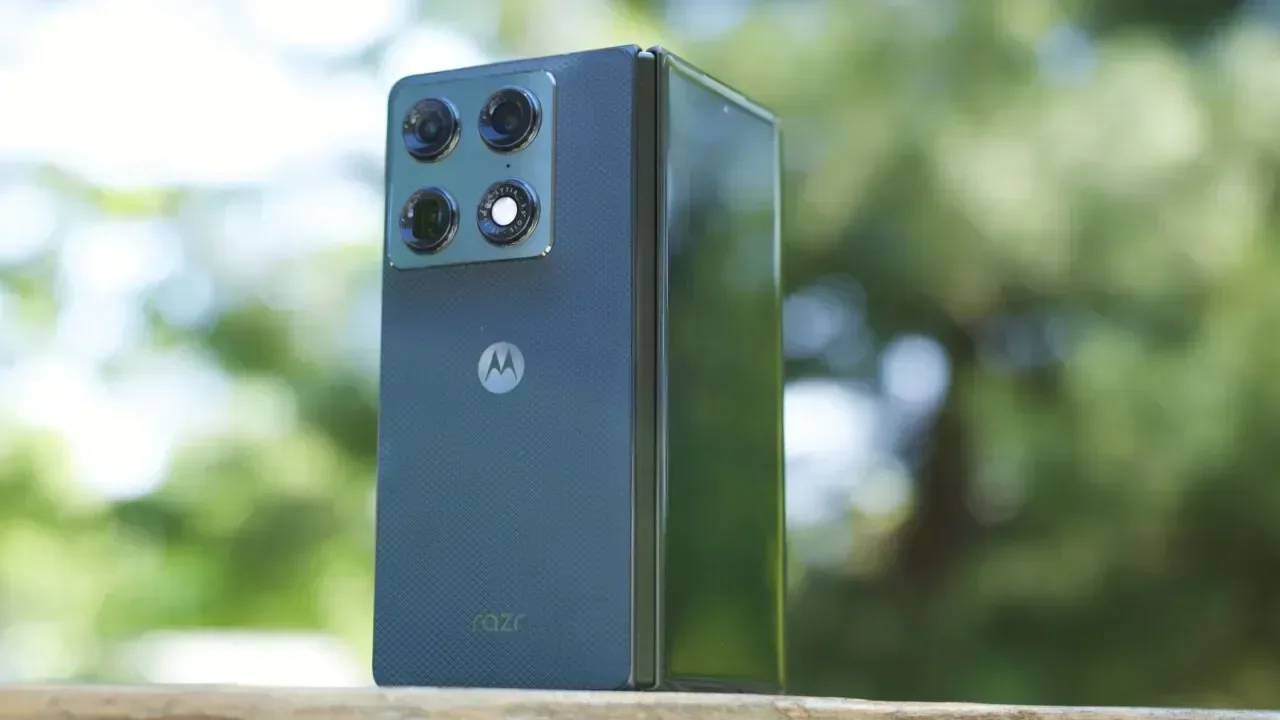 Motorola’dan Apple’a Yanıt Geldi: Yeni Katlanabilir Telefon