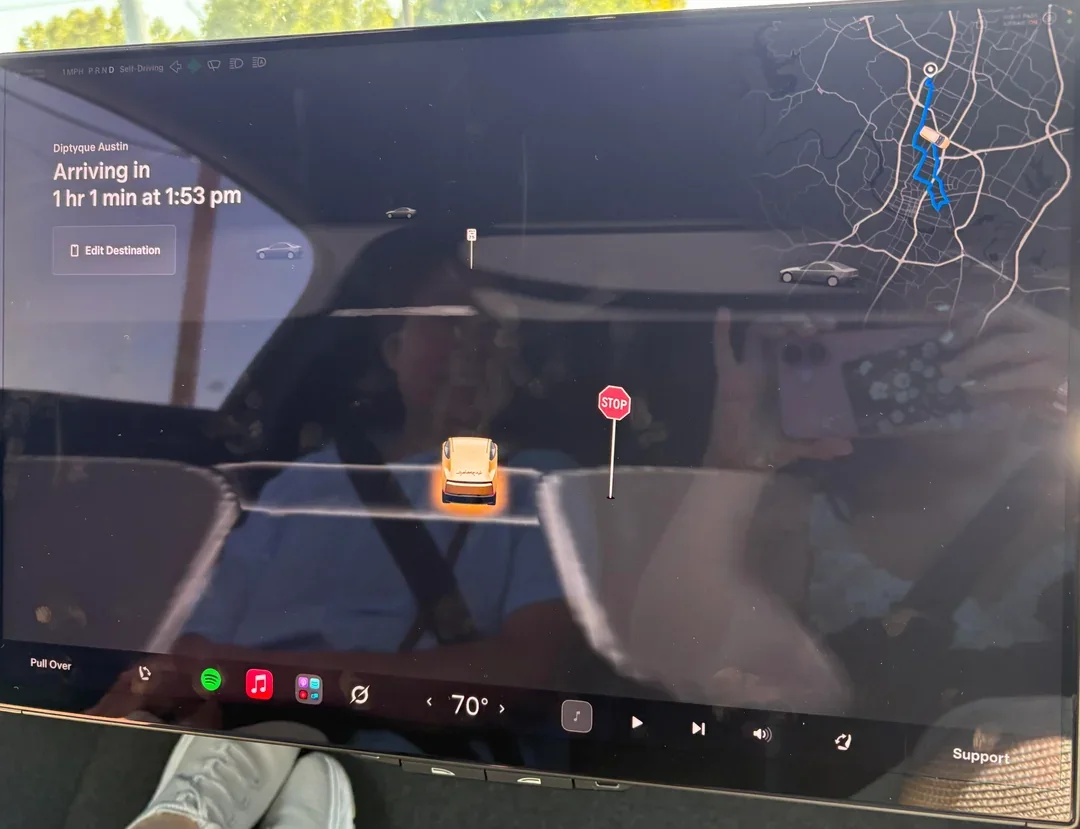 Tesla'nın Robotaksisi Müşteriyi Dolandırdı: 10 Dakikalık Yol 70 Dakika Sürdü — Tesla robotaksi hizmeti, Cybercab otoyol kısıtlaması, Tesla otonom sürüş, Austin robotaksi deneyimi, sürücüsüz araç teknolojisi