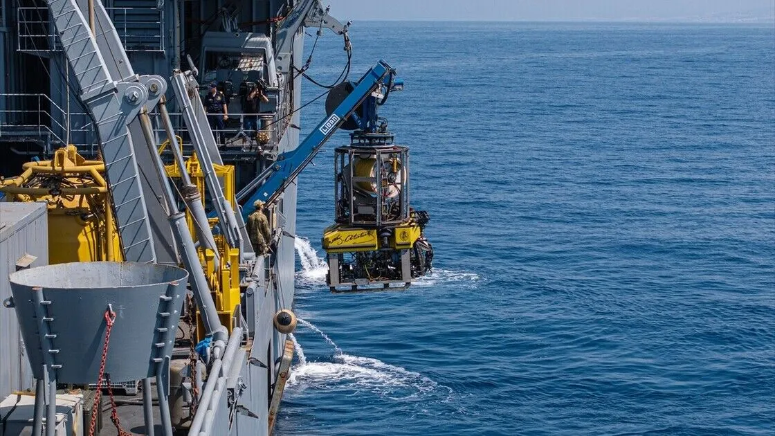 Girne’de Batan Gemide Türk Deniz Kuvvetleri Robotlarla Arama Yapıyor