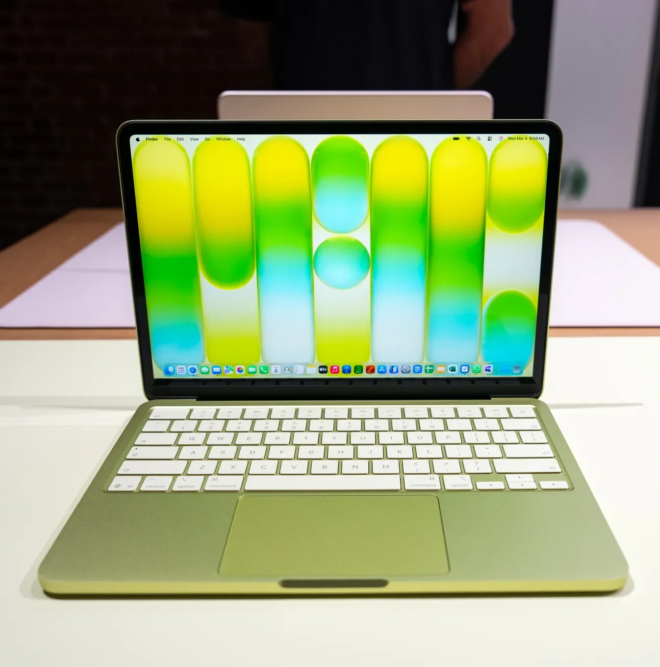 Yeni MacBook Neo'nun Teknik Özellikleri Sızdı — A19 Pro işlemci, Apple MacBook modelleri, MacBook Neo özellikleri, Mark Gurman Apple