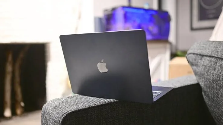 Apple'dan MacBook Pro Sürprizi: M7 İşlemcili Yeni Model Yolda — yeni MacBook Pro tasarımı, MacBook Pro 2027 beklentileri, M7 işlemcili MacBook Pro, Apple MacBook Pro sızıntıları, giriş seviyesi MacBook Pro fiyatı