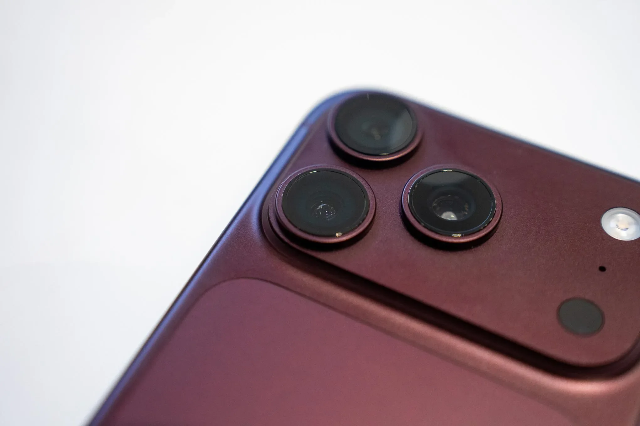 Çinli Üreticiler iPhone 18 Pro Özelliklerini Android'e Taşıyor — değişken diyaframlı kamera teknolojisi, quad-curved ekranlı telefonlar, akıllı telefon kamera sensör teknolojileri, yeni nesil android telefon sızıntıları, mobil fotoğrafçılıkta diyafram açıklığı