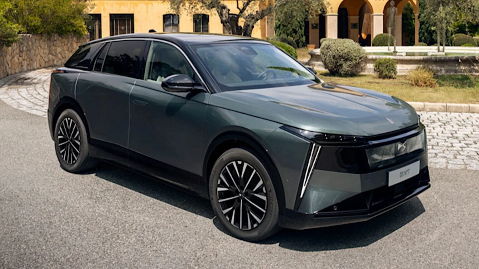 DS N°7 için Türkiye Fiyatı Belli Oldu — yeni nesil DS N°7, DS Automobiles premium SUV, DS N°7 hibrit motor, PALLAS ve ÉTOILE donanım, DS N°7 Türkiye fiyatı