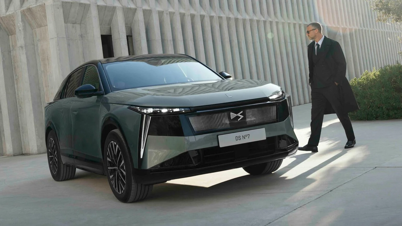 DS N°7 için Türkiye Fiyatı Belli Oldu — yeni nesil DS N°7, DS Automobiles premium SUV, DS N°7 hibrit motor, PALLAS ve ÉTOILE donanım, DS N°7 Türkiye fiyatı