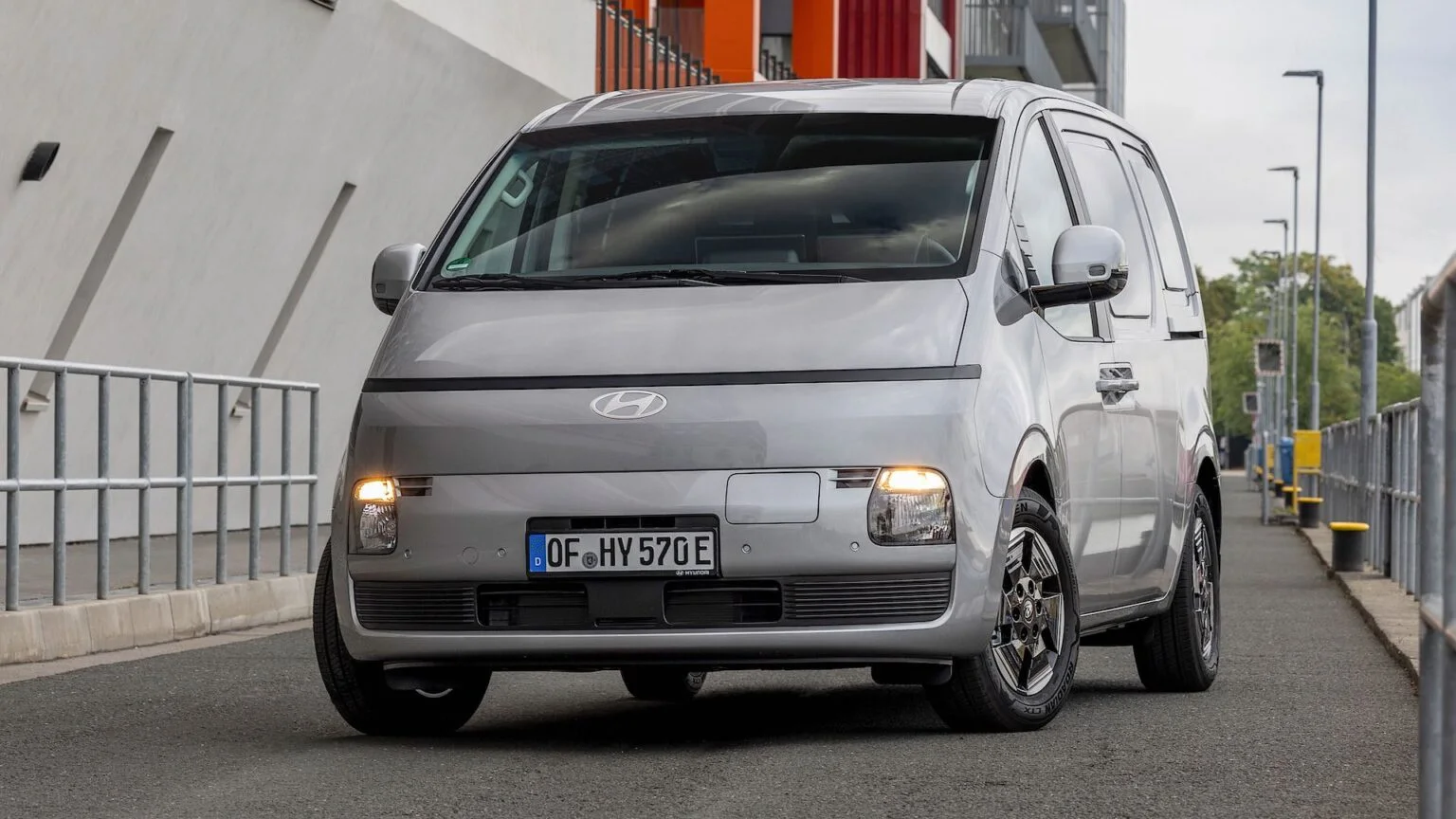 Elektrikli Hafif Ticari: Hyundai STARIA Cargo Tanıtıldı — elektrikli hafif ticari araç, Hyundai STARIA Cargo özellikleri, elektrikli ticari araç modelleri, Hyundai elektrikli araç, STARIA Cargo menzil