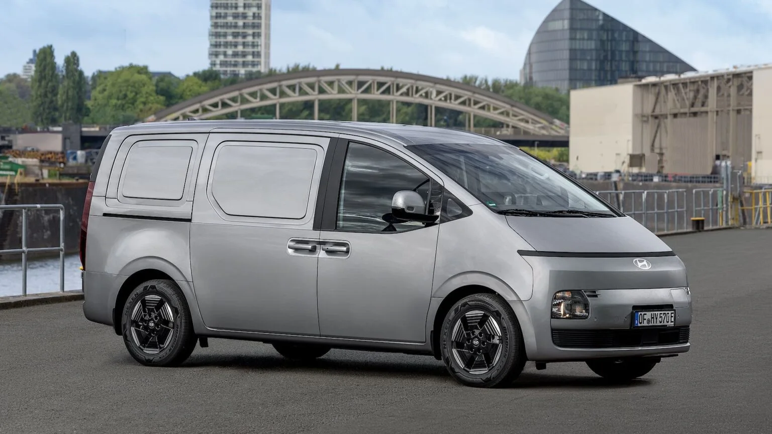 Elektrikli Hafif Ticari: Hyundai STARIA Cargo Tanıtıldı — elektrikli hafif ticari araç, Hyundai STARIA Cargo özellikleri, elektrikli ticari araç modelleri, Hyundai elektrikli araç, STARIA Cargo menzil