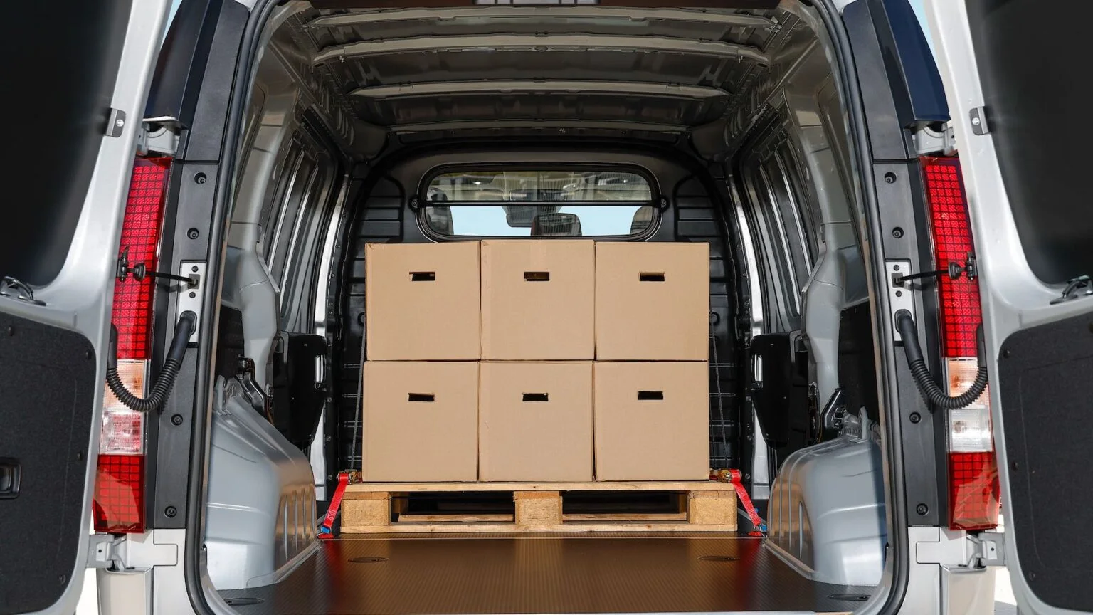 Elektrikli Hafif Ticari: Hyundai STARIA Cargo Tanıtıldı — elektrikli hafif ticari araç, Hyundai STARIA Cargo özellikleri, elektrikli ticari araç modelleri, Hyundai elektrikli araç, STARIA Cargo menzil