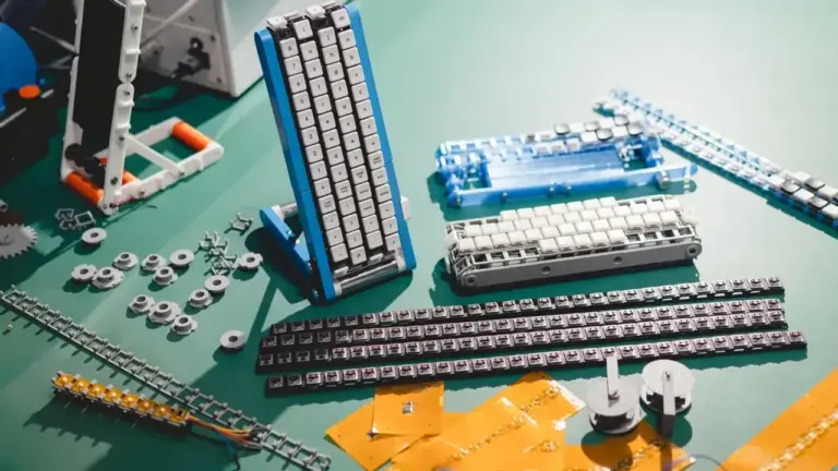 Gboard Kurukuru Tanıtıldı: Google'dan Sıra Dışı Klavye Tasarımı — Google Gboard Kurukuru, Google Japonya klavye projeleri, Gboard deneysel klavyeler, hareketli klavye tasarımı, Gboard Conveyor Belt Version