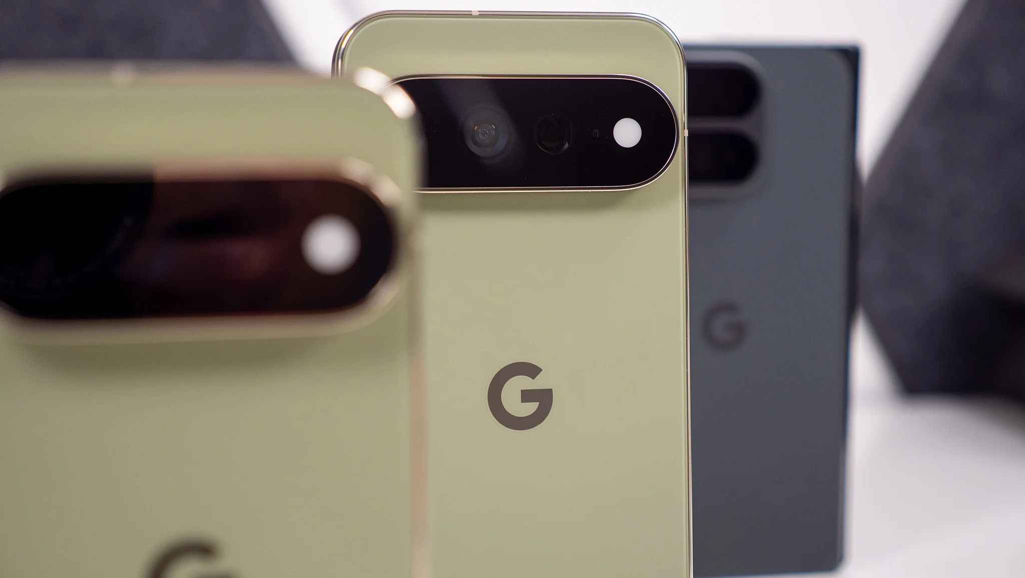 Google Pixel 12 Serisi Sızdırıldı: Geniş Katlanabilir Pixel Gelecek mi? — Pixel 12 serisi sızıntıları, Google Pixel 12 modelleri, Pixel 12 Pro Fold özellikleri, yeni Google telefonları, Pixel 12 ekran çözünürlüğü