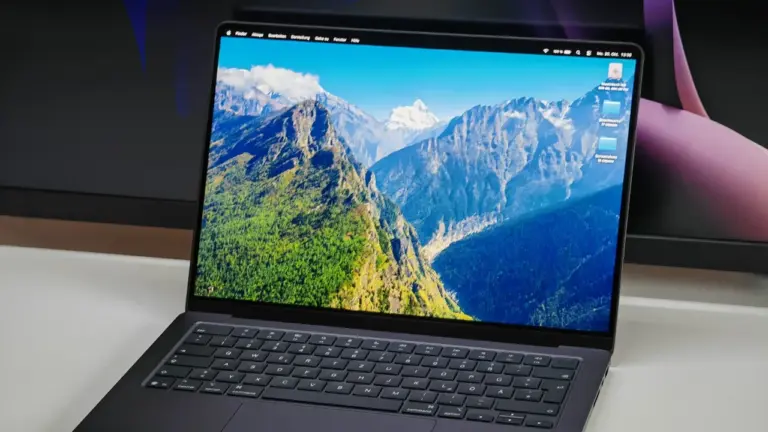 MacBook'a iPhone Takarak Yapay Zeka Çalıştırdılar: Performans Arttı — iPhone 17 Pro Max, M4 Pro MacBook Pro, yapay zeka hızlandırma, backburner yazılımı, Qwen3.8-27B modeli
