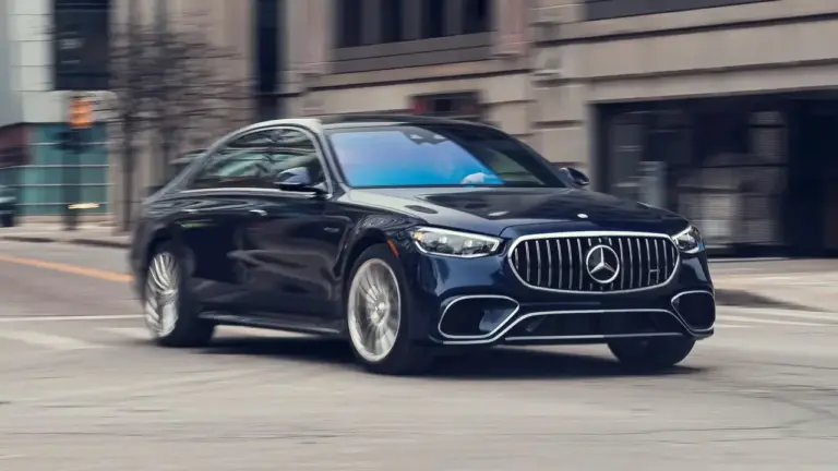 Mercedes-Benz'den Büyük Değişiklik: Üç Model Veda Ediyor — Mercedes-Benz 2027 model yılı değişiklikleri, Mercedes EQE üretimden kalkıyor mu, Mercedes-AMG S63 E Performance veda, Maybach EQS 680 SUV üretim sonu, Mercedes elektrikli araç stratejisi 2027