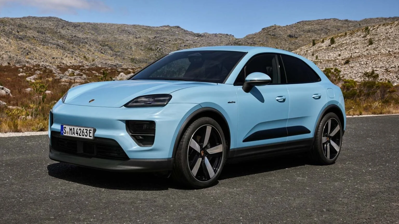 Porsche'den Stratejik Karar: Benzinli Macan Geri Dönüyor — Porsche benzinli Macan dönüşü, Porsche elektrikli araç stratejisi, Michael Leiters açıklamaları, Porsche 911 elektrikli olacak mı, Porsche 718 elektrikli model