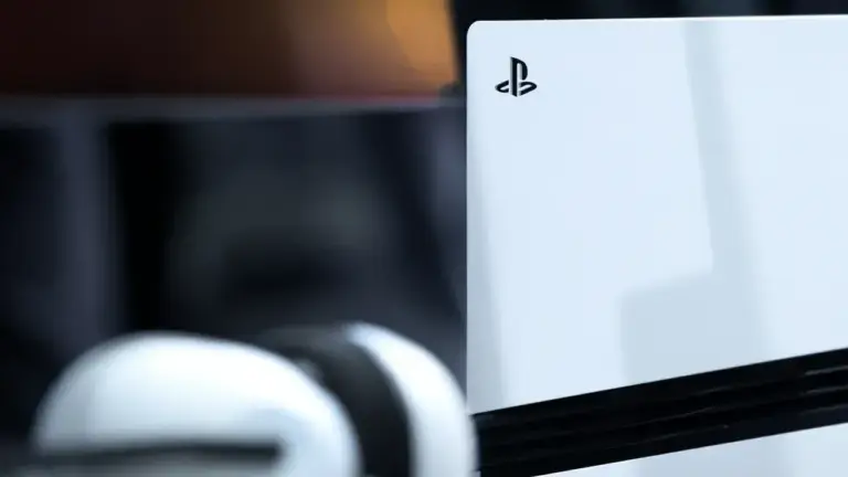 PS5 Artık Nintendo Oyunlarını ve Windows 7'yi Çalıştırabiliyor — Jailbroken PS5 konsollar, PlayStation 5 emülasyon, PS2 disk desteği, Windows 7 kurulumu