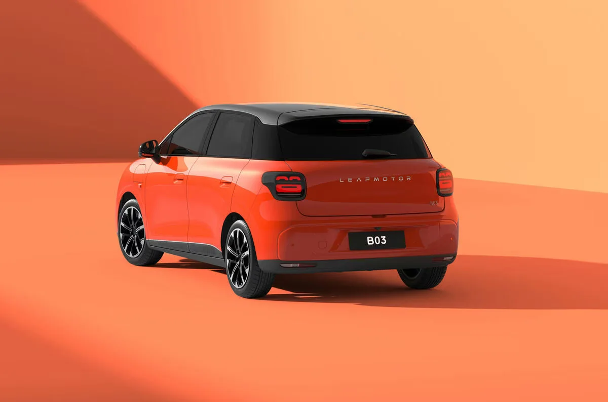 Renault 5'e Çinli Rakip: İşte Ucuz Elektrikli Araç — Leapmotor B03, elektrikli hatchback, Renault 5 rakibi, Paris Otomobil Fuarı, elektrikli otomobil menzili