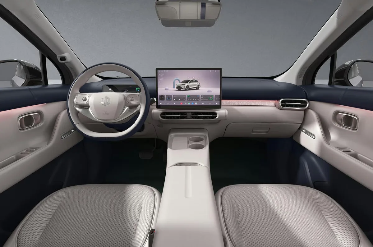 Renault 5'e Çinli Rakip: İşte Ucuz Elektrikli Araç — Leapmotor B03, elektrikli hatchback, Renault 5 rakibi, Paris Otomobil Fuarı, elektrikli otomobil menzili