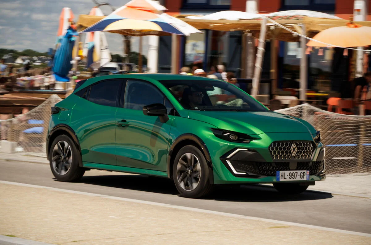 Renault'dan Tasarım Değişikliği: Gelecekteki Modeller Nasıl Görünecek? — Renault yeni tasarım dili, Renault elektrikli araç tasarımı, Laurens van den Acker açıklamaları, Renault E-Space konsepti, yeni nesil Renault modelleri