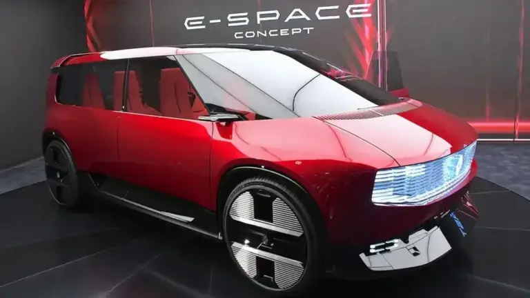 Renault'dan Tasarım Değişikliği: Gelecekteki Modeller Nasıl Görünecek? — Renault yeni tasarım dili, Renault elektrikli araç tasarımı, Laurens van den Acker açıklamaları, Renault E-Space konsepti, yeni nesil Renault modelleri