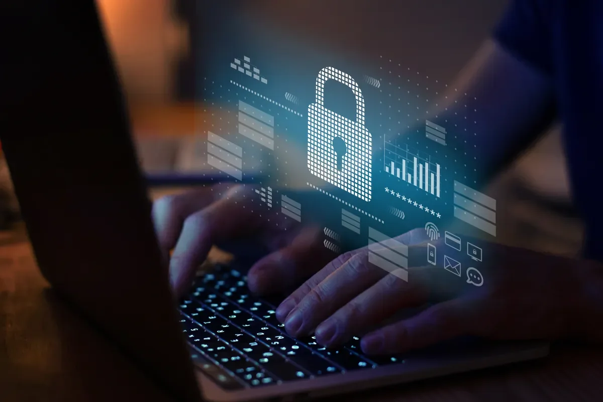 Sahte VPN Sitesi Panik Yarattı: Verileriniz Tehlikede — Sahte bir WatchGuard VPN indirme sayfası, kurumsal kimlik bilgileri, siber güvenlik saldırısı, VPN yazılımı kurulumu, kimlik avı yöntemleri