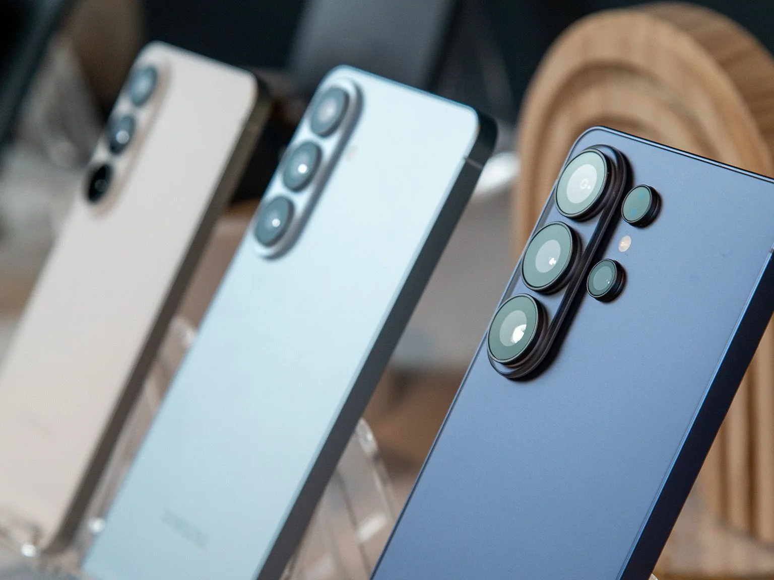 Samsung Akıllı Telefon Üretimini Düşürüyor — Samsung akıllı telefon üretim kesintisi, bellek maliyetleri artışı, Samsung mobil bölümü kârlılığı, akıllı telefon parça maliyetleri, Samsung 2026 üretim hedefleri