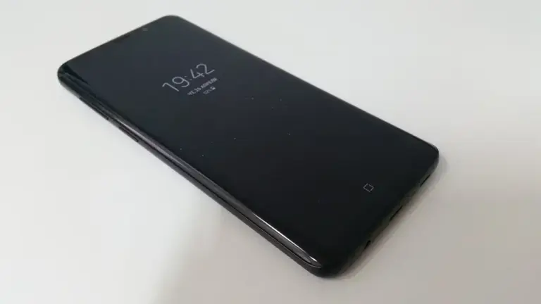 Samsung'dan Always On Display Güncellemesi: Hata Giderildi — Samsung Galaxy güncelleme, Galaxy Store uygulamaları, Samsung AOD sorunu, ekran bildirim özelliği