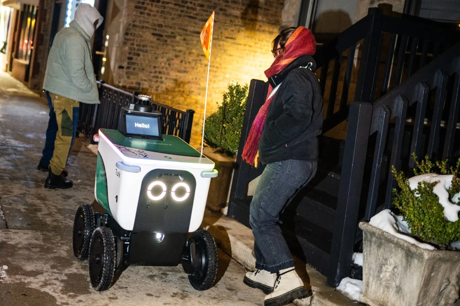 Teslimat Robotunun Yolunu Kesen Kadına Gözaltı: İnsanların Hakkını Savunmak İstemiş — Uber teslimat robotu, otonom sistemler, Philadelphia teknoloji haberleri, robotların iş gücüne etkisi