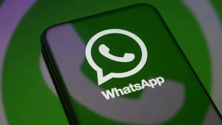 WhatsApp'ın Yeni iOS Güncellemesi Sohbet Arayüzünü Değiştiriyor — WhatsApp iOS güncellemesi, Liquid Glass tasarımı, sohbet gezinme düğmesi, WhatsApp arayüz yenilikleri, iOS uygulama güncellemeleri